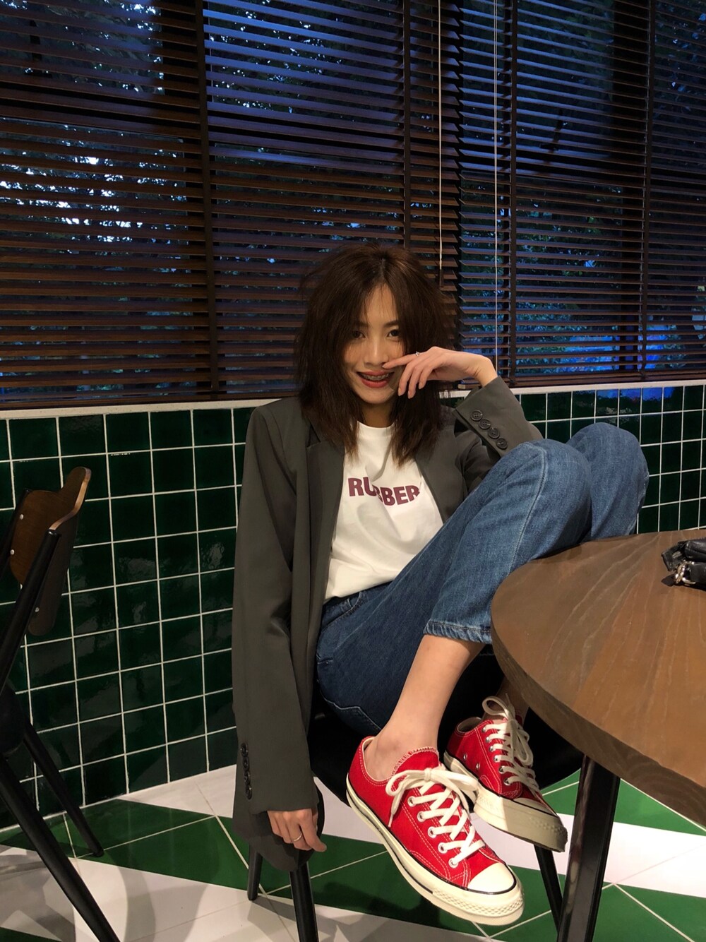 「ootd、converse」｜「CONVERSEのアイテム（シューズ、レッド系）」を使った、ooahzさん（レディース・166cm）の夏コーディネートの1枚目の写真