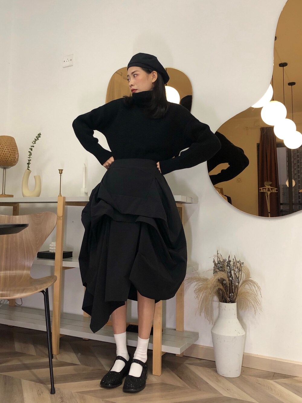 「ootd、复古、黑白搭配」｜「heysansanのアイテム（ニット/セーター、ブラック系）」を使った、ooahzさん（レディース・166cm）の秋コーディネートの1枚目の写真