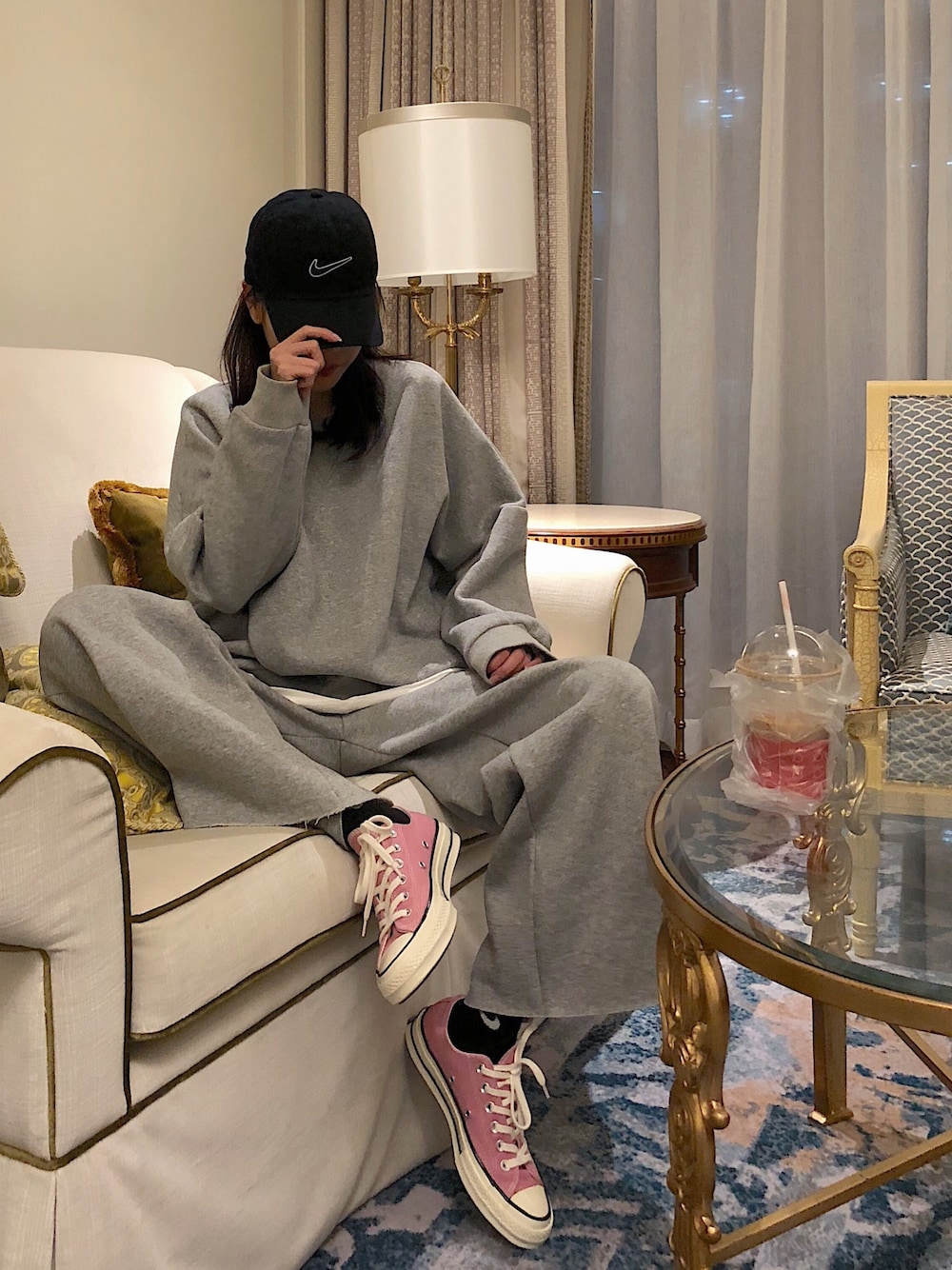 「converse、ootd、卫衣」｜「NIKEのNIKE / ナイキ H86 エッセンシャル スウッシュキャップ（キャップ、ブラック系）」を使った、ooahzさん（レディース・166cm）の冬コーディネートの1枚目の写真