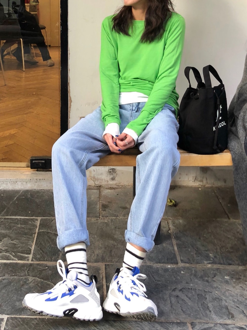 「ootd、街头搭配、休闲」｜「Reebokのアイテム（スニーカー、ホワイト系）」を使った、ooahzさん（レディース・166cm）の冬コーディネートの1枚目の写真