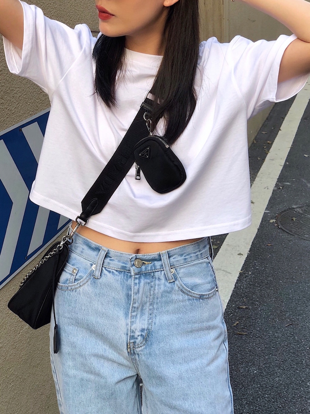 「街头搭配、NIKE」｜「HEYSANSANのアイテム（Tシャツ/カットソー、ホワイト系）」を使った、ooahzさん（レディース・166cm）の春コーディネートの1枚目の写真