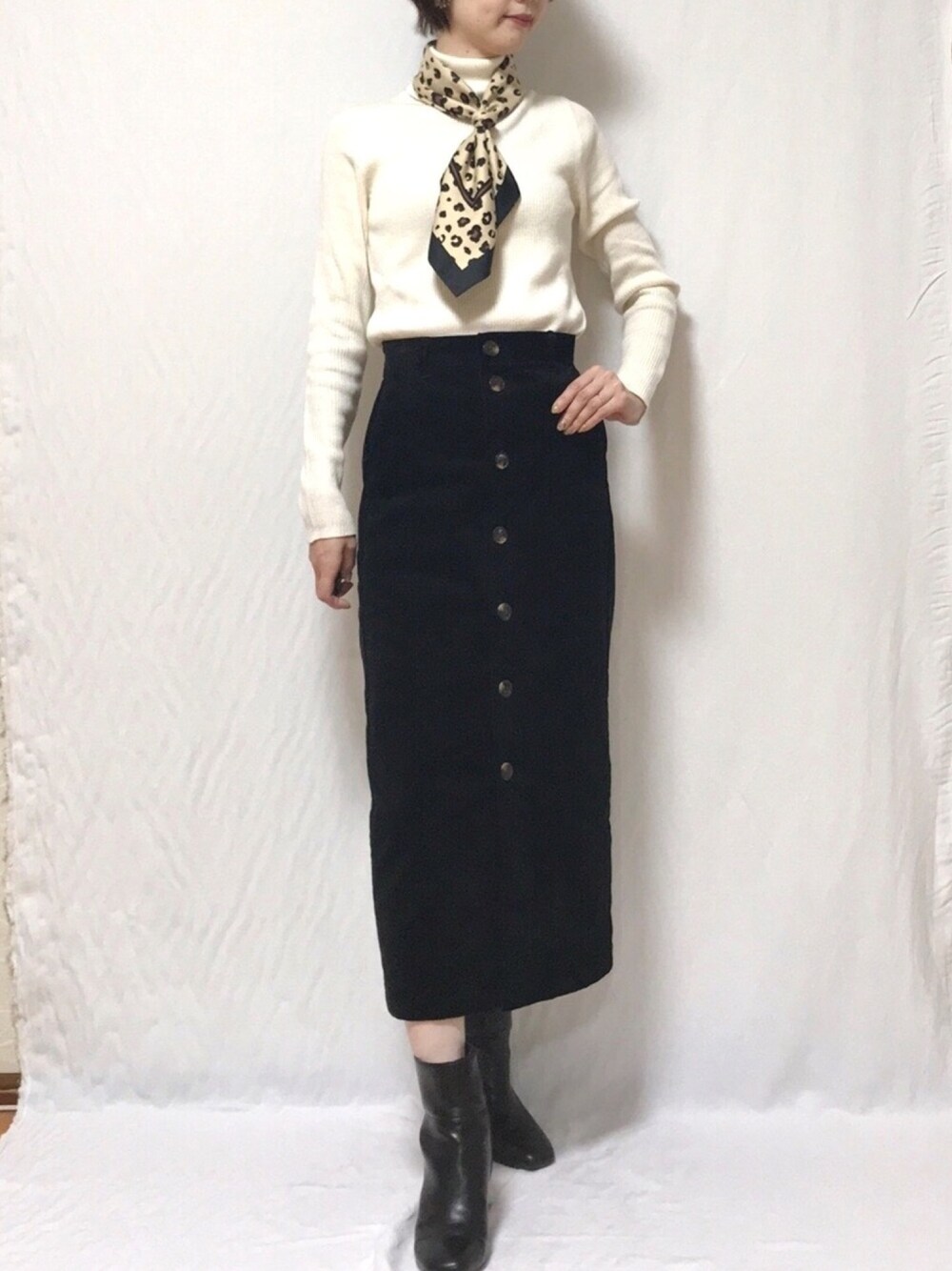 「GU、リブタートルネック、コーデュロイ、ブーツ、レオパード、スカーフ、プチプラ、おしゃれさんと繋がりたい、オトナ女子」｜「GUのアイテム（ストール/ショール、ブラウン系）」を使った、ちぃぃさん（レディース・161cm）の秋コーディネートの1枚目の写真