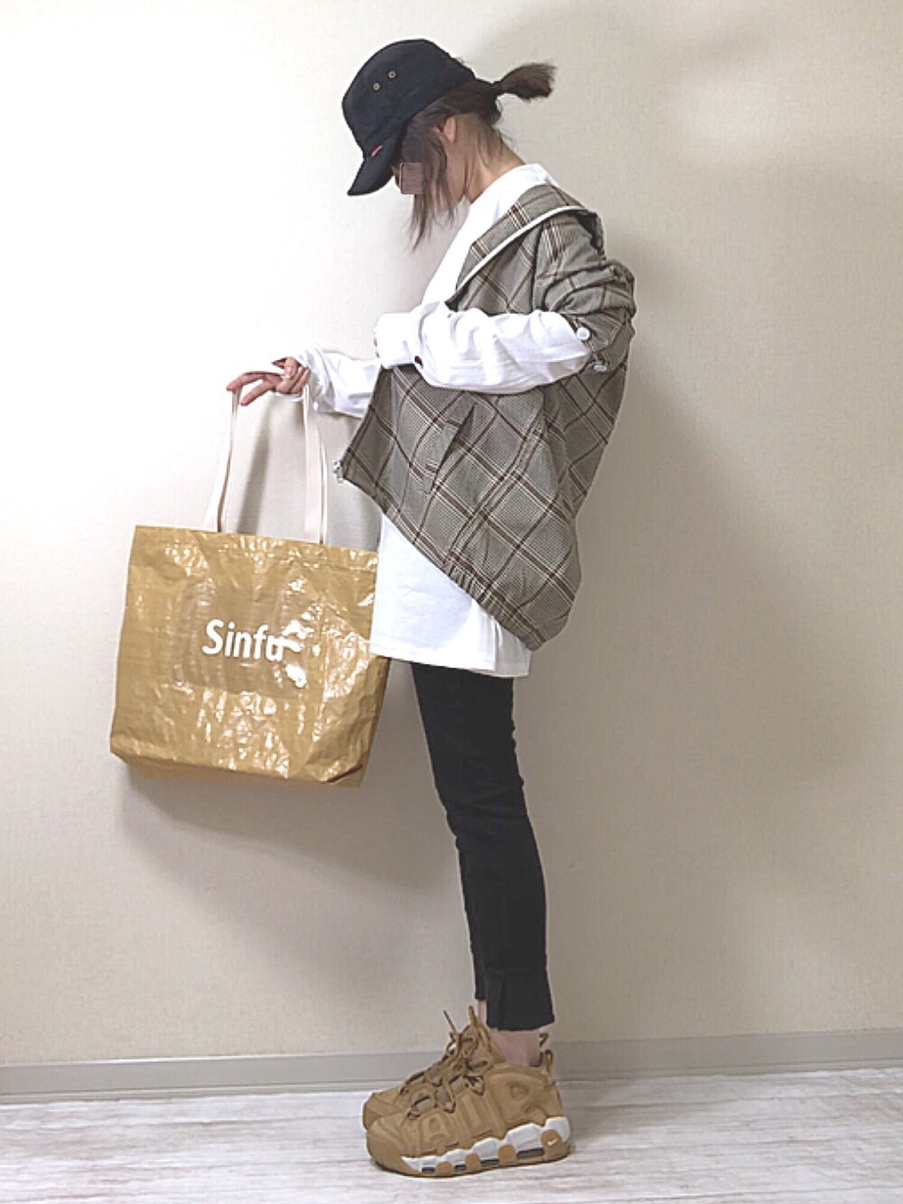 「chacocloset、EMMA  CLOTHES、LAIDBACK INTERNATIONAL、ロンT、ドリズラージャケット、キャップ、ラブアンドピース2019、秋のコーデ、スニーカー、ゆるコーデ」｜「EMMA CLOTHESのコットンツイル/デニム/ストライプ/チェック ドリズラージャケット（ブルゾン、ベージュ系）」を使った、norimamiさん（レディース・160cm）の秋コーディネートの1枚目の写真