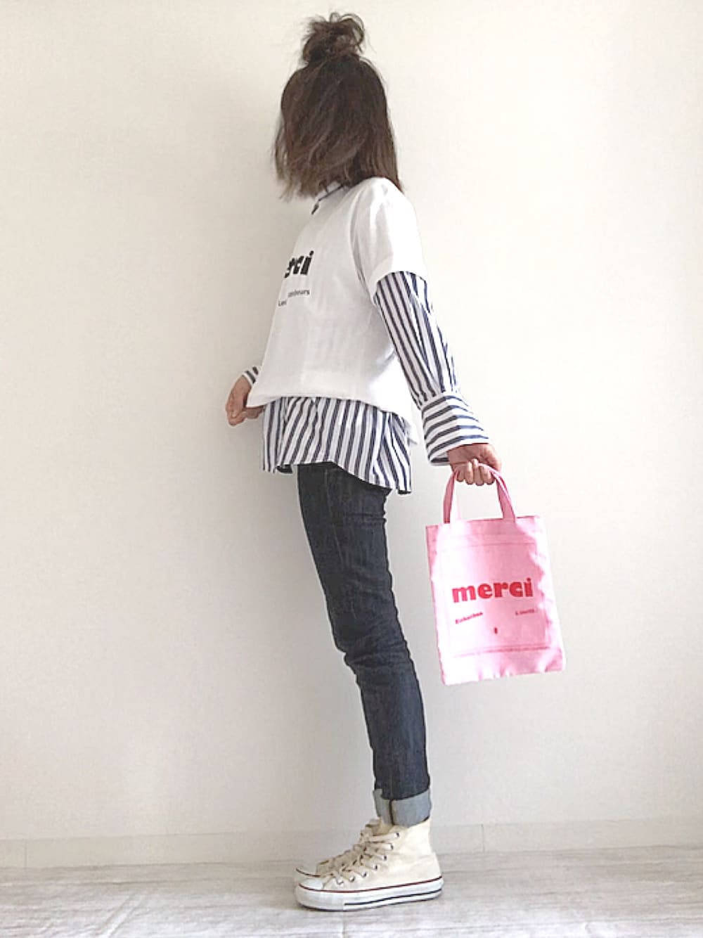 「nano・universe、ナノユニバース、MAISON DE REEFUR、シャツスタイル、秋のコーデ、シンプル、ラフ、ママファッション、ロゴT、スキニーデニム」｜「NANO universeのタイプライターバックスリットシャツ（シャツ/ブラウス、その他）」を使った、norimamiさん（レディース・160cm）の秋コーディネートの1枚目の写真