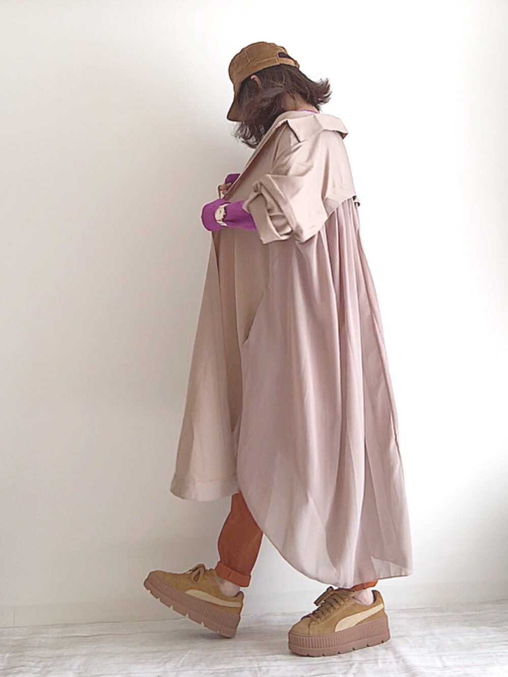 「sugarbisket、U.S.POLO ASSN.、NOLLEY'S、LAIDBACK INTERNATIONAL、シフォン、シフォンワンピ、キャップ、カラーニット、秋のコーデ、ママファッション」｜「SUGAR BISKETのバックシフォンシャツ（ワンピース、ベージュ系）」を使った、norimamiさん（レディース・160cm）の秋コーディネートの1枚目の写真