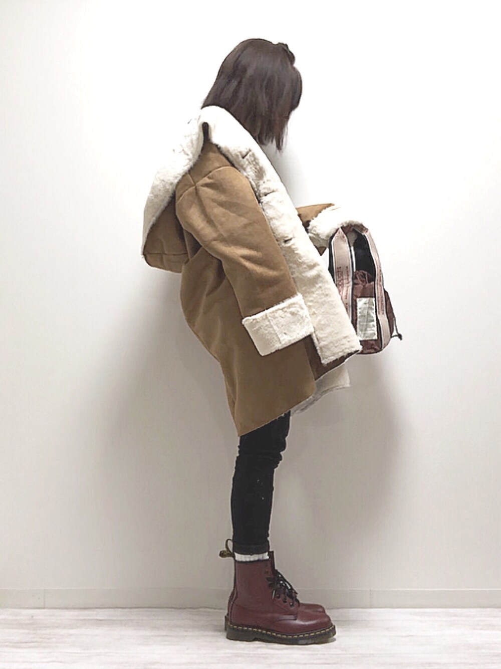 「mysaliina、mysaandliina、ミーサアンドリーナ、ミサリナ、ムートンコート、冬アウター着回しチャレンジ、大人かわいい、PR、ママコーデ、カジュアルコーデ」｜「Mysa&Liinaのフェイクムートンフーデッドコート（ムートンコート、イエロー系）」を使った、norimamiさん（レディース・160cm）の冬コーディネートの1枚目の写真