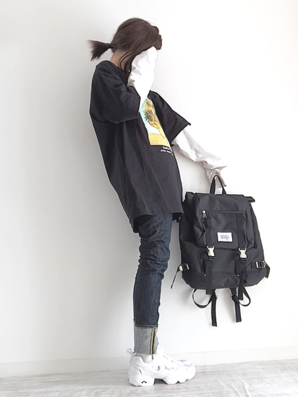 「EMMA CLOTHES、エマクローズ、ビッグシルエット、オーバーサイズ、PR、アートTシャツ、プリントT、ゴッホ、ユニセックス、メンズライク」｜「EMMA CLOTHESのART×EMMA CLOTHES別注 アート転写プリントビックシルエット半袖カットソー（Tシャツ/カットソー、ブラック系）」を使った、norimamiさん（レディース・160cm）の春コーディネートの1枚目の写真