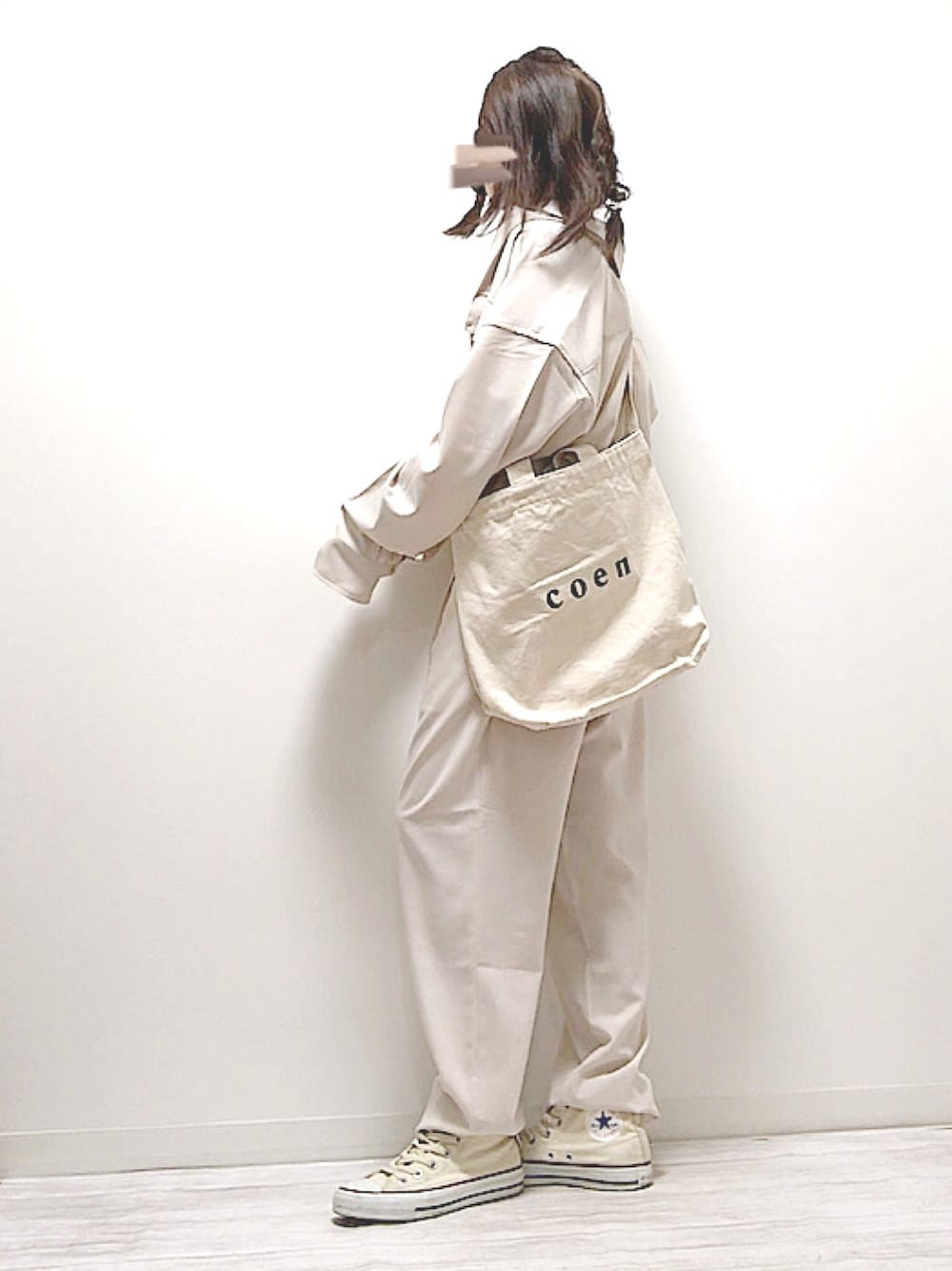 「EMMA  CLOTHES、エマクローズ、セットアップ、ワントーンコーデ、ゆるコーデ、きれいめカジュアル、メンズライク、PR、オーバーサイズ、ベージュ」｜「EMMA CLOTHESの【セットアップ】ブライトポプリン レギュラーカラー L/S オーバー ドレープ CPOシャツ＆ワイドアンクルシェフパンツ EMMA CLOTHES 2020AW（セットアップ、ホワイト系）」を使った、norimamiさん（レディース・160cm）の夏コーディネートの1枚目の写真