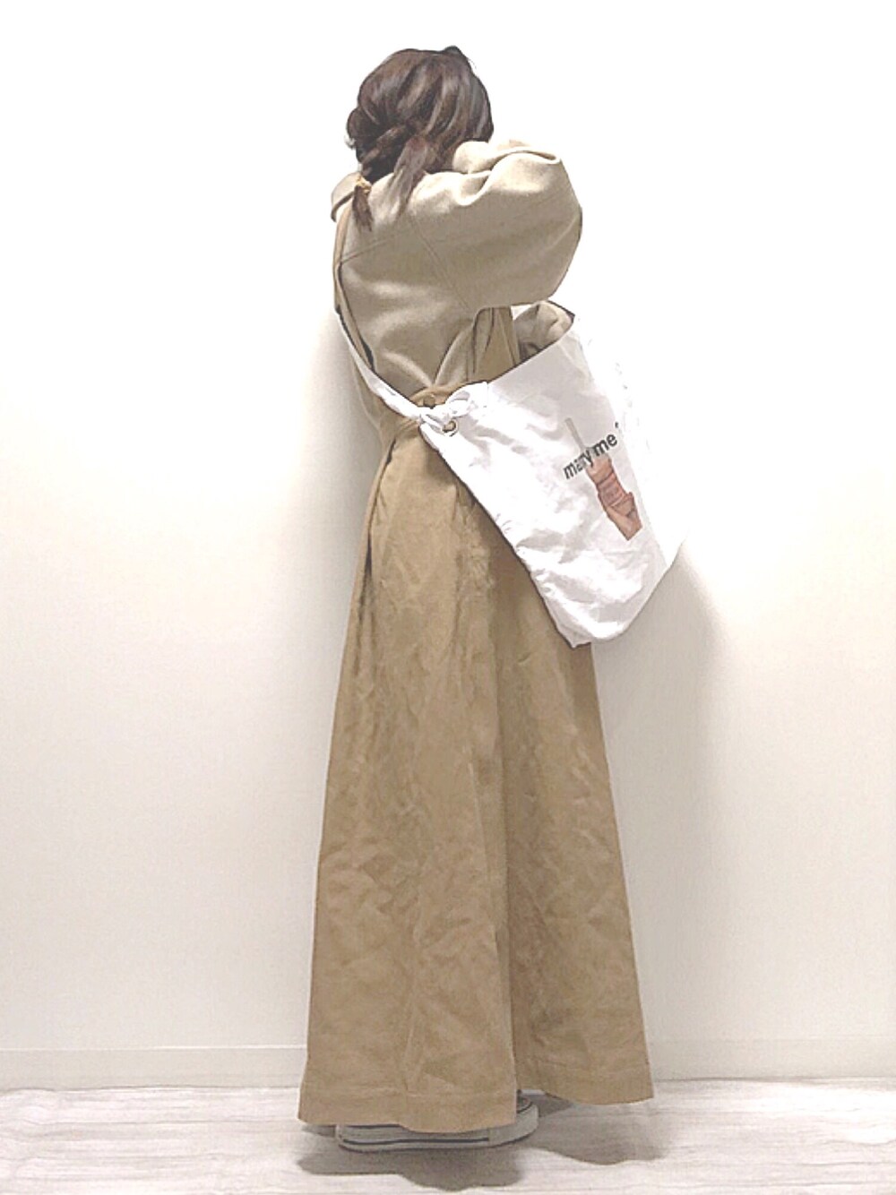 「sakishimatokyo、ママコーデ、PR、marryme、ジャンパースカート、秋のコーデ、カジュアル、休日スタイル、秋のカフェオレコーデ、エコバッグ」｜「sakishimatokyoの【ZOZO限定】サキシマamp「フロントタックジャンパースカート」（ジャンパースカート、ベージュ系）」を使った、norimamiさん（レディース・160cm）の秋コーディネートの1枚目の写真