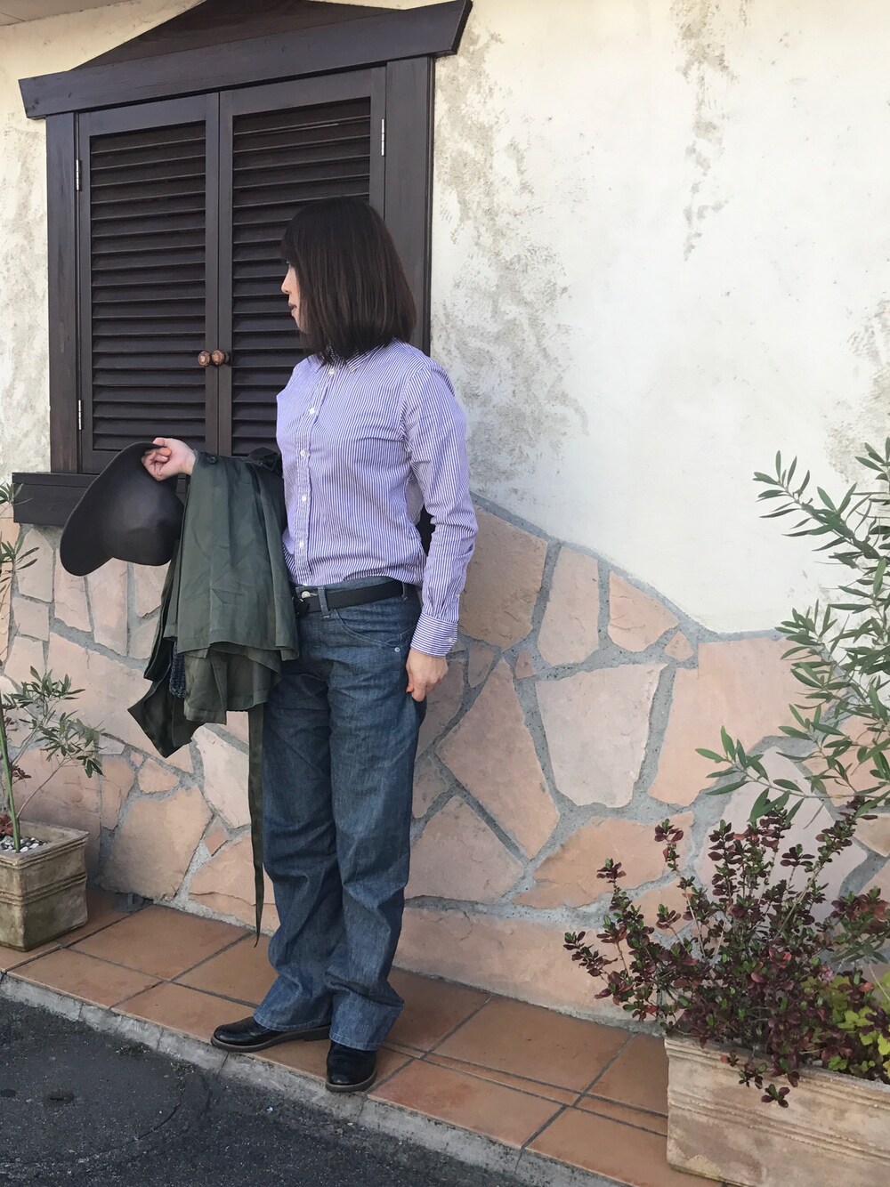 「RALPH LAURENのアイテム（シャツ/ブラウス、パープル系）」を使った、ロミさん（レディース・164cm）の春コーディネートの1枚目の写真
