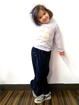 「アイテム（スリッポン）」を使った、Esmeralda（エスメラルダ）さん（キッズ・110cm）の冬コーディネート