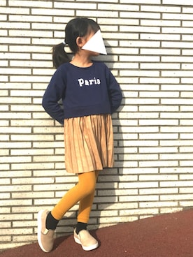 「アイテム（スリッポン）」を使った、Esmeralda（エスメラルダ）さん（キッズ・122cm）の春コーディネート