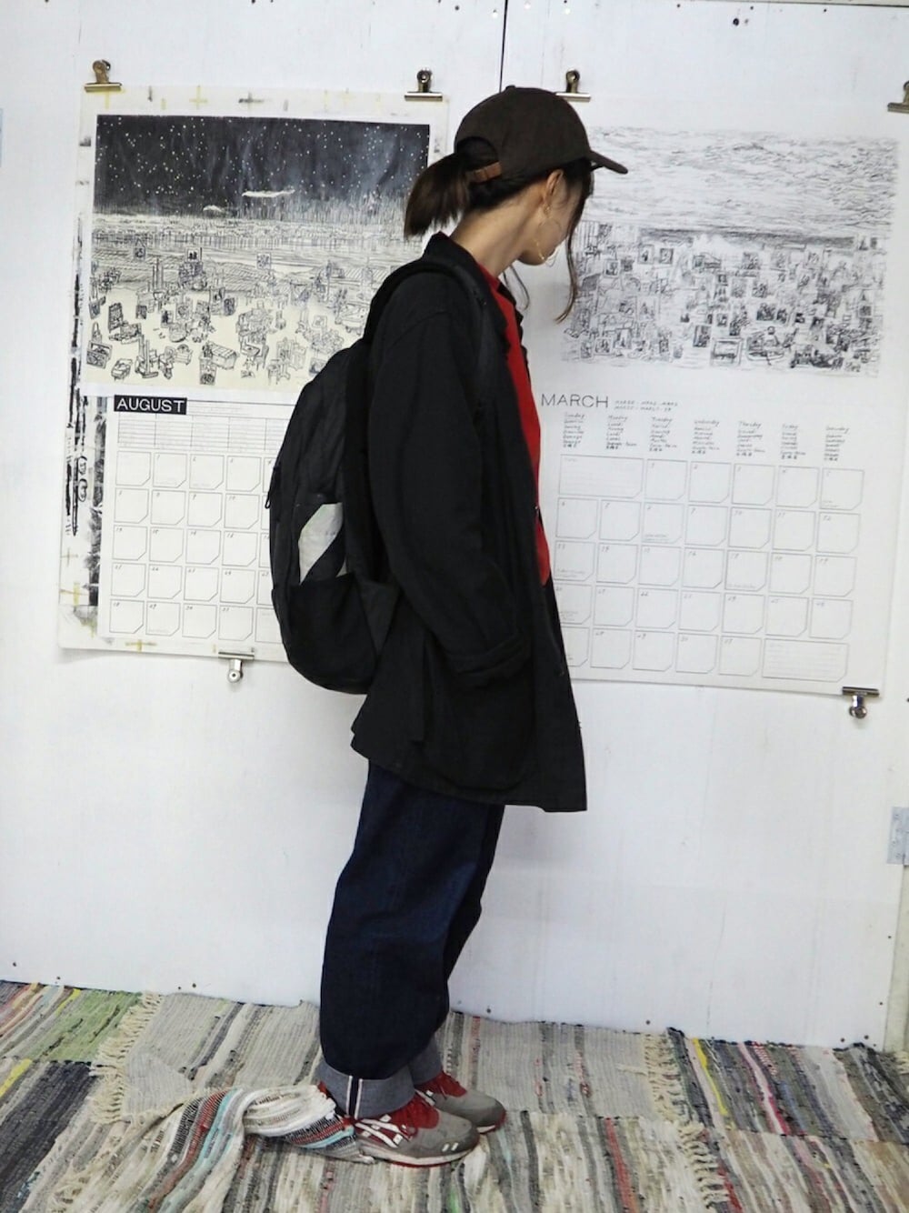 「カジュアル、バックパック、秋のコーデ、雨の日、ユニセックス、傘、カジュアルコーデ、雨の日コーデ、w.p.c、ワールドパーティー」｜「NEW ERAの【別注】 ＜NEW ERA＞∴9TWENTY コーデュロイキャップ（キャップ、ブラック系）」を使った、Wpc.-officialさん（レディース・154cm）の秋コーディネートの1枚目の写真