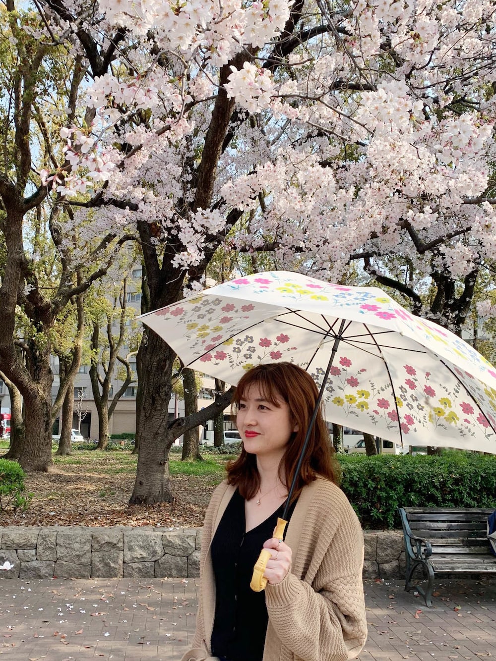「WPC」｜「Wpc.の日傘　フラワーベッド（長傘、ホワイト系）」を使った、Wpc.-officialさん（レディース・165cm）の春コーディネートの1枚目の写真