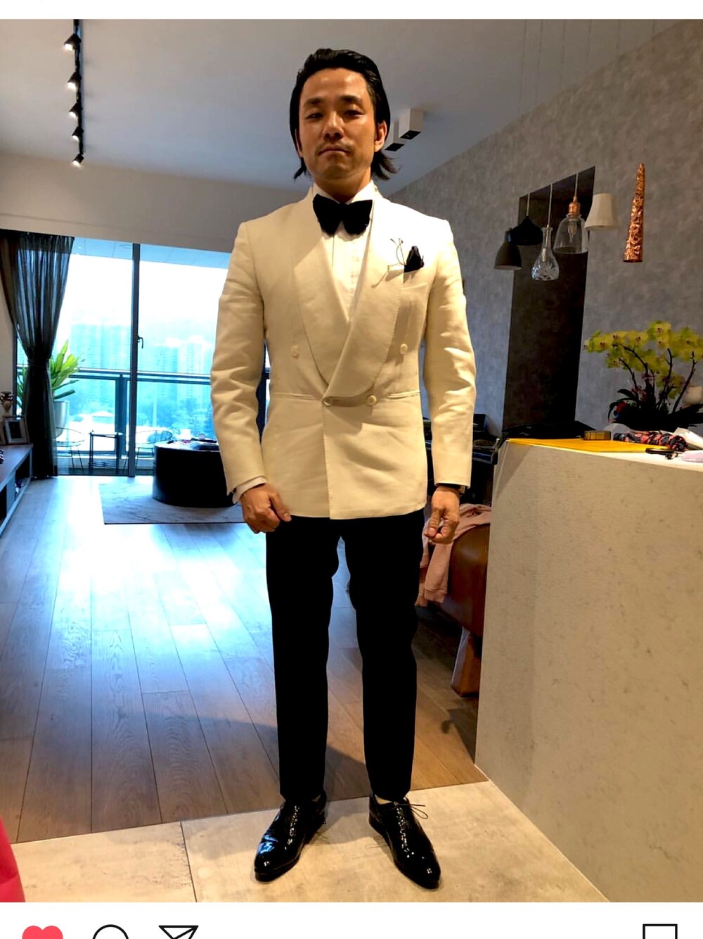 「GIVENCHYのアイテム（シャツワンピース、ホワイト系）」を使った、kennyphkさん（メンズ・170cm）の冬コーディネートの1枚目の写真