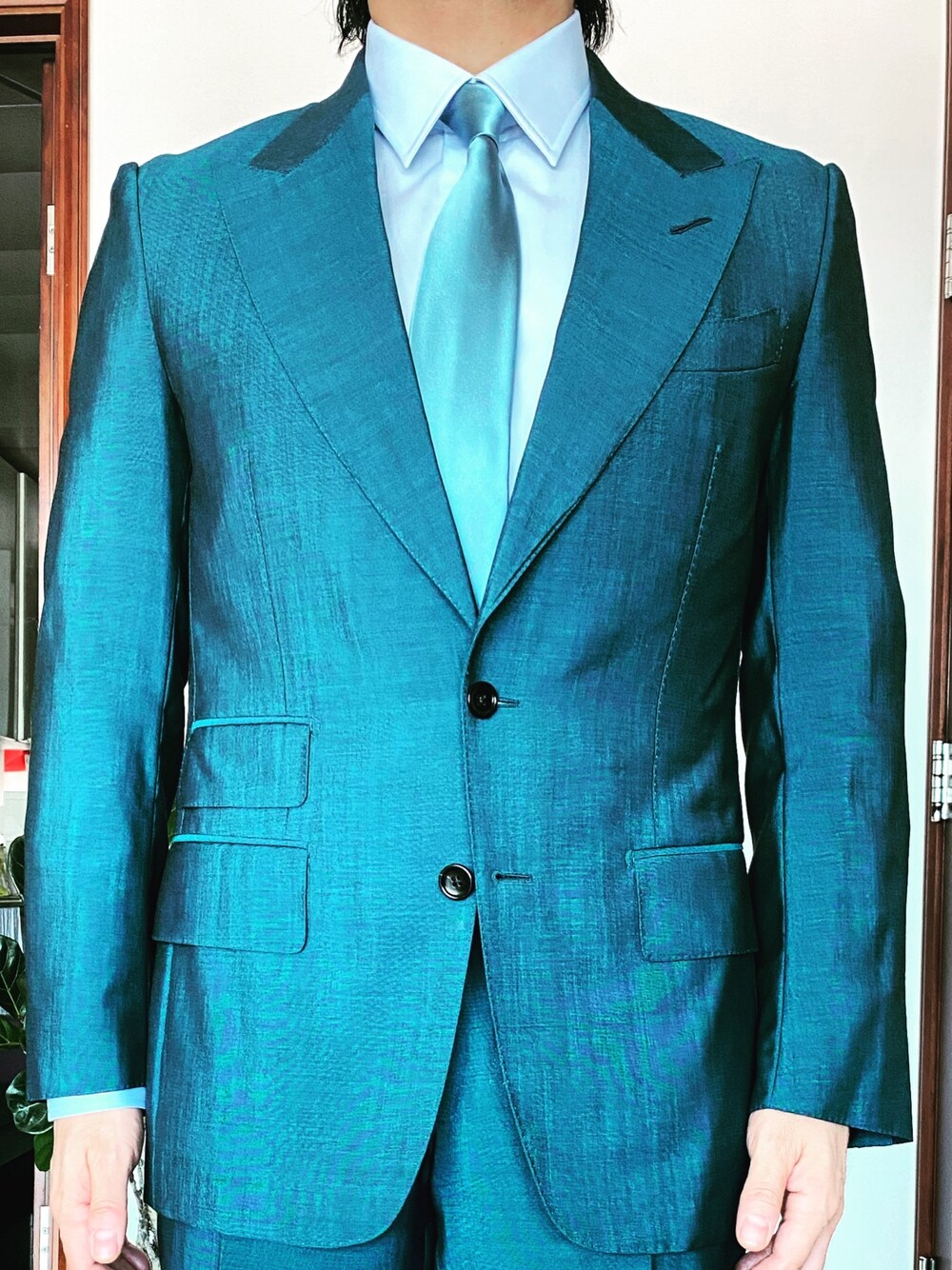 「TOM FORDのアイテム（スーツジャケット、ブルー系）」を使った、kennyphkさん（メンズ・169cm）の秋コーディネートの1枚目の写真