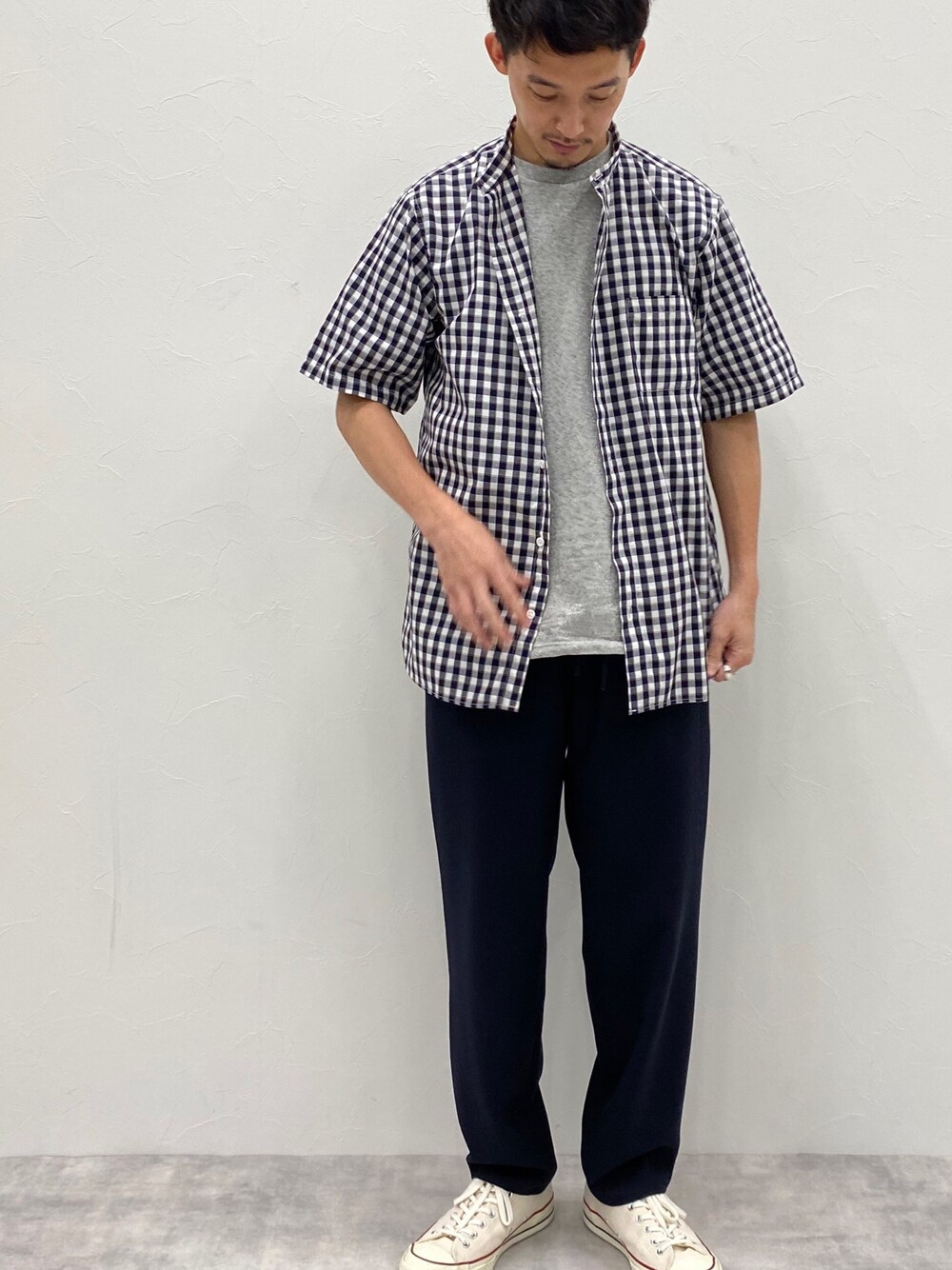 その他のシャツ/ブラウス、ブルー系のその他パンツを着用したメンズの夏コーディネートの1枚目の写真