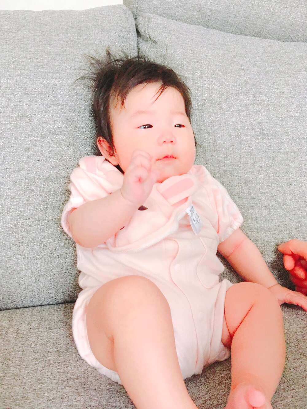 「コムサイズム、女の子、6ヶ月」｜「COMME CA ISMの動物スタイ(パンダ・ウサギ・ライオン)（スタイ/よだれかけ、ピンク系）」を使った、♡SAKIさん（キッズ・70cm）の秋コーディネートの1枚目の写真