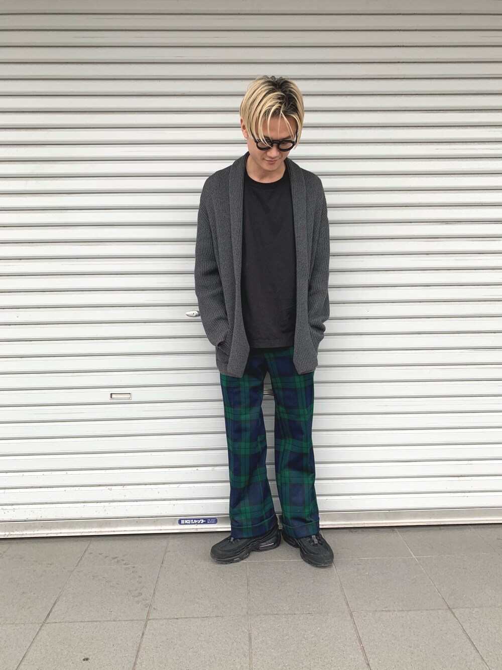 「カジュアルコーデ、オトナカジュアル」｜「Morris & Sonsのアイテム（Tシャツ/カットソー、ブラック系）」を使った、Lmanoさん（メンズ・166cm）の冬コーディネートの1枚目の写真
