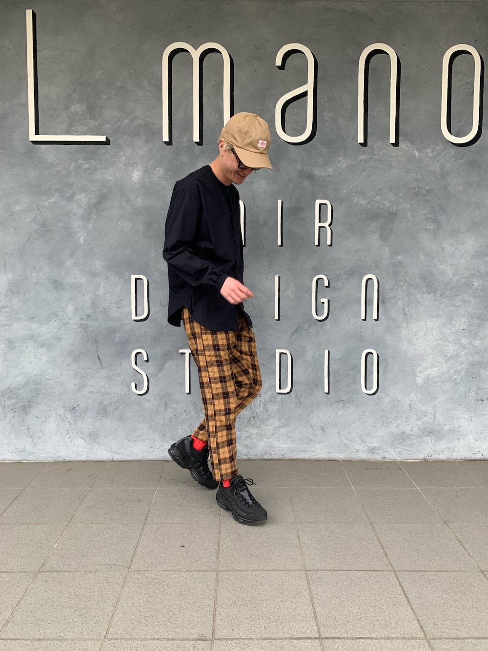 「オトナカジュアル、スニーカーコーデ、パンツスタイル」｜「DANTONのアイテム（キャップ、ベージュ系）」を使った、Lmanoさん（メンズ・166cm）の冬コーディネートの1枚目の写真