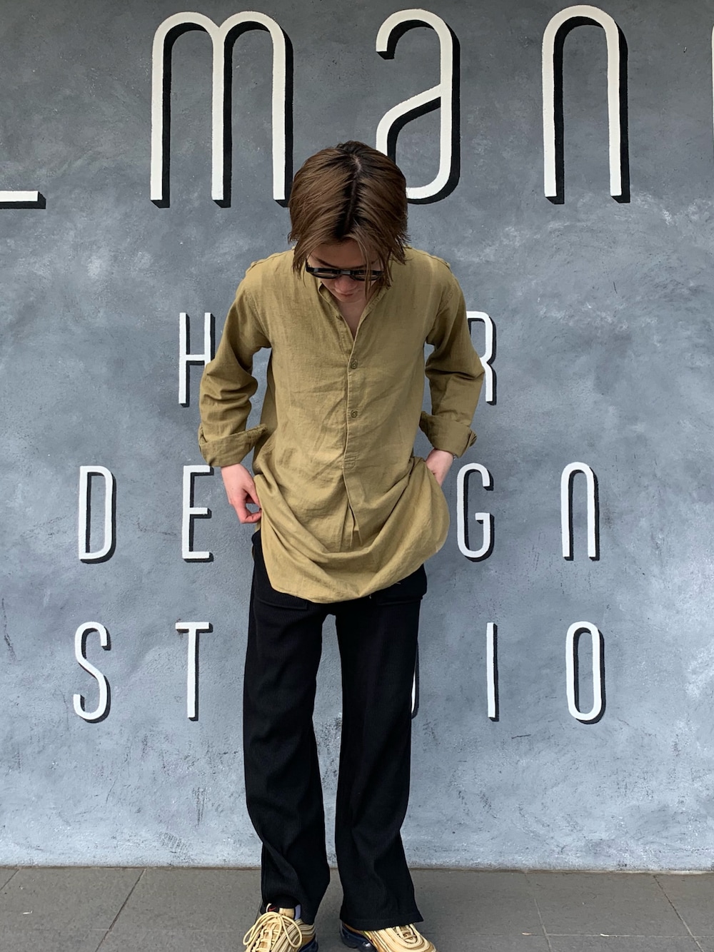 「シンプル、おしゃれさんと繋がりたい、ラフ」｜「NIKEのアイテム（スニーカー、ゴールド系）」を使った、Lmanoさん（メンズ・166cm）の春コーディネートの1枚目の写真