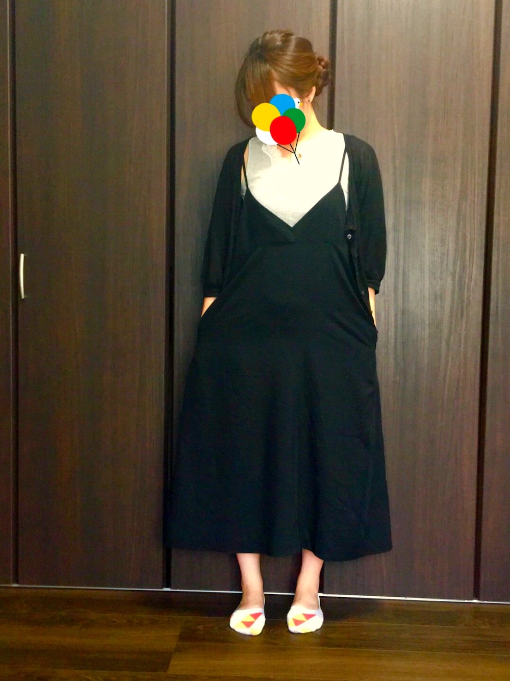 「休日スタイル、ぽっちゃり、ラクチンコーデ」｜「GLOBAL WORKのカシュクールキャミワンピース/789905（ワンピース、ブラック系）」を使った、千日紅さん（レディース・156cm）の夏コーディネートの1枚目の写真