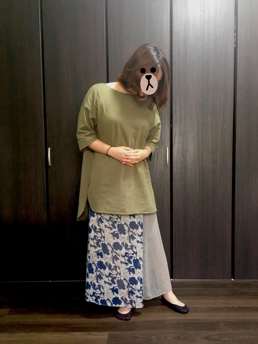 「千鳥格子、ぽっちゃり、大人カジュアル、休日コーデ、カジュアルコーデ、楽チンコーデ、ウエストゴム、シンプル、花柄スカート、今日のコーデ」｜「URBAN RESEARCHのバスク天竺チュニックカットソー（Tシャツ/カットソー、グリーン系）」を使った、千日紅さん（レディース・156cm）の夏コーディネートの1枚目の写真