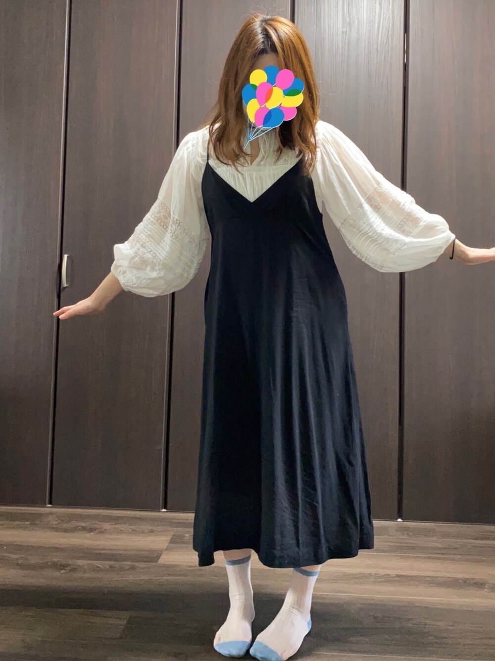 「ぽっちゃり、休日スタイル、大人カジュアル、ブラウス、大人ガーリー、大人かわいい、低身長、ラクチンコーデ」｜「GLOBAL WORKのカシュクールキャミワンピース/789905（ワンピース、ブラック系）」を使った、千日紅さん（レディース・156cm）の春コーディネートの1枚目の写真
