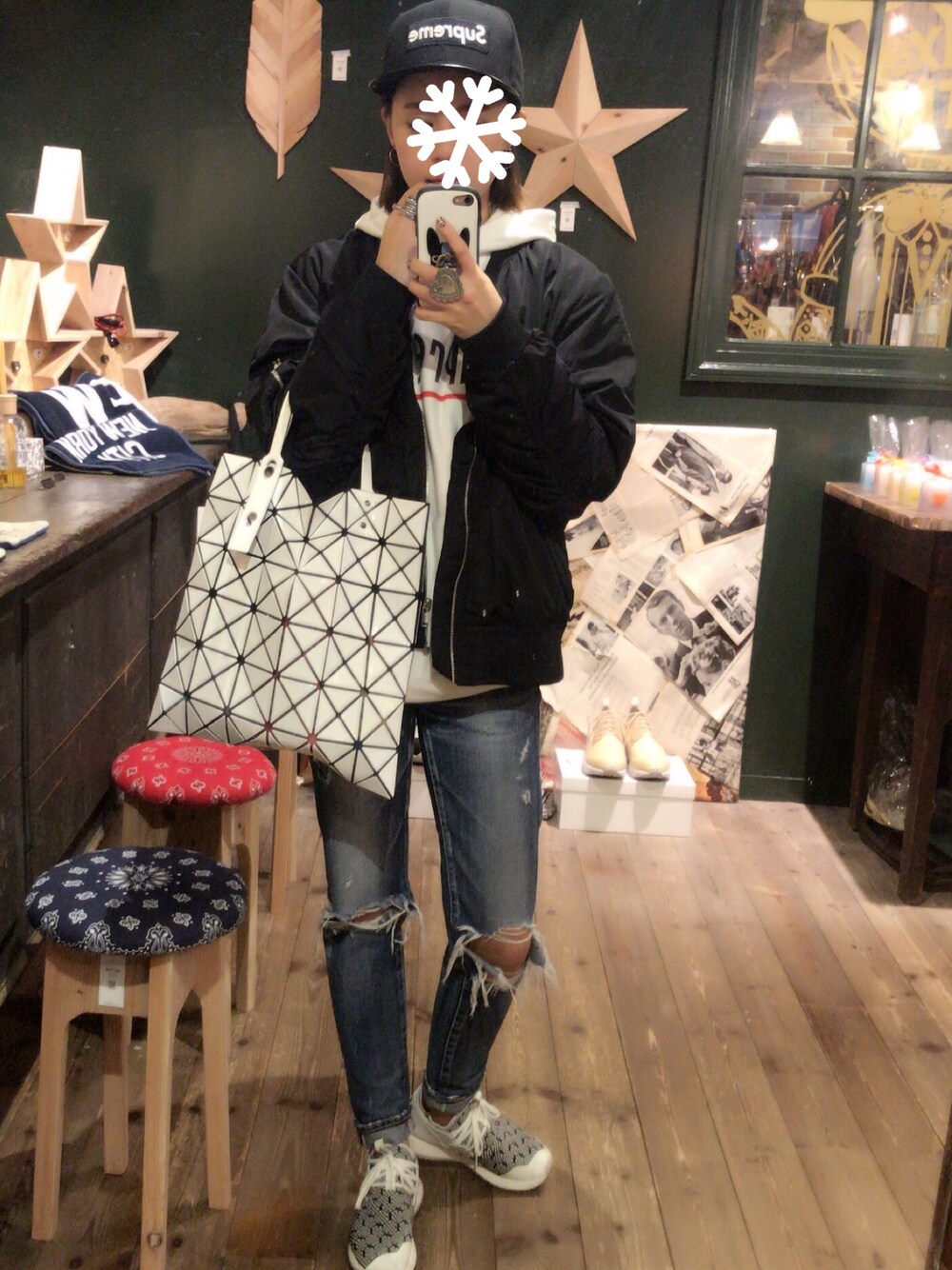 「キャップ、プルオーバーパーカー、MA-1、クラッシュデニム、BAO BAO ISSEY MIYAKE、supreme、adidas、tubular」｜「Supreme のアイテム（キャップ、ブラック系）」を使った、🐇226285🐈さん（レディース・153cm）の冬コーディネートの1枚目の写真