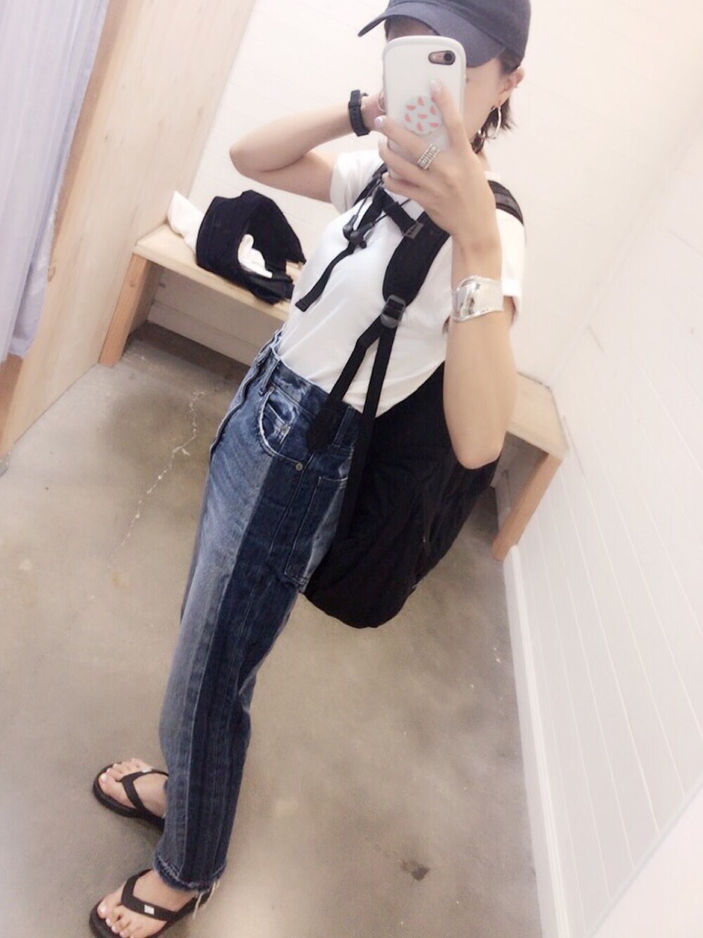 「キャップ、バックパック、シンプル、ハイウエストデニム、ビーチサンダル、Columbia、NIKE、Hanes、NEW ERA」｜「NEW ERAの【別注】 ＜NEW ERA＞∴9TWENTY コットンキャップ（キャップ、ブルー系）」を使った、🐇226285🐈さん（レディース・152cm）の秋コーディネートの1枚目の写真