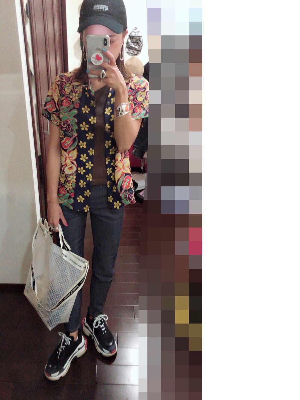 「キャップ、アロハシャツ、ワンショルダー、ハイウエストデニム、PVC、beautiful people、BALENCIAGA」｜「UNIVERSAL OVERALLの【UNIVERSAL OVERALL】ユニバーサルオーバーオール ローキャップ（キャップ、ブラック系）」を使った、🐇226285🐈さん（レディース・154cm）の夏コーディネートの1枚目の写真
