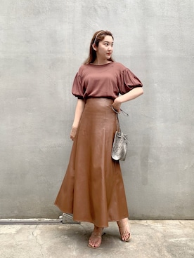 「Chico（チコ）のレザーロングフレアスカート/レザースカート（スカート）」を使った、hinokuchi minaさん（レディース・166cm）の秋コーディネート