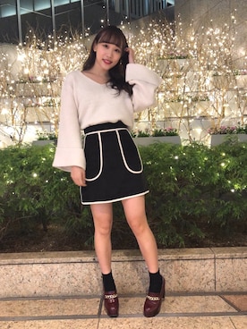 「白ニット」｜「アイテム（スカート、ブラック系）」を使った、makoさん（レディース・153cm）の冬コーディネート