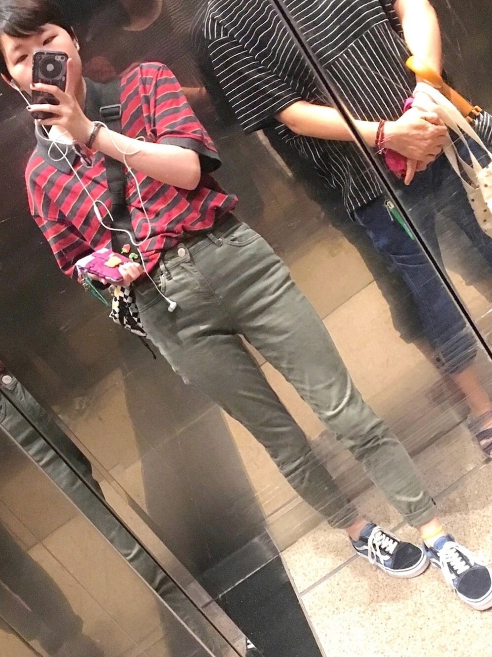 「summer、girl、casual、夏コーデ、春コーデ、ジェンダーレス、大学生、日常」｜「URBAN OUTFITTERSのアイテム（スラックス、グリーン系）」を使った、Rubyさん（レディース・153cm）の秋コーディネートの1枚目の写真