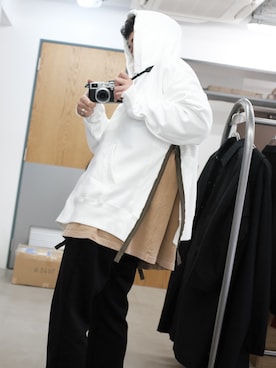 「アイテム（パーカー、ホワイト系）」を使った、UCHIDAさん（メンズ・175cm）の秋コーディネート