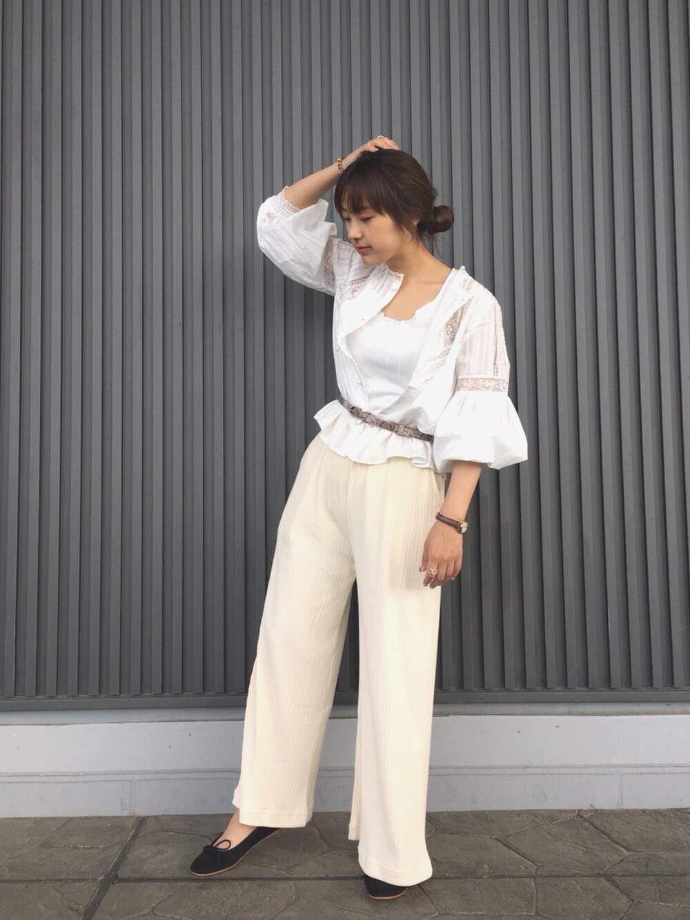 「春コーデ、ブラウス、シンプルコーデ、レース、バレエシューズ、ホワイト、ciaopanic」｜「CIAOPANICのレースピンタックブラウス（シャツ/ブラウス、ホワイト系）」を使った、msdaskさん（レディース・155cm）の春コーディネートの1枚目の写真