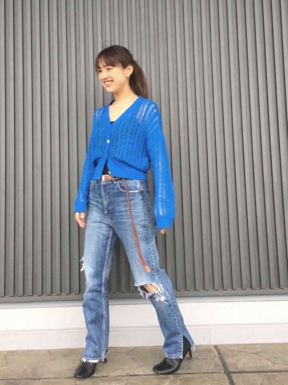 「パンツスタイル、ootd、春ニット、デニムパンツ、ciaopanic、JANESMITH、ブルー、透け感、カラーニット、ニットカーディガン」｜「CIAOPANICのテープヤーン透かし編みカーディガン（カーディガン/ボレロ、ブルー系）」を使った、msdaskさん（レディース・155cm）の春コーディネートの1枚目の写真