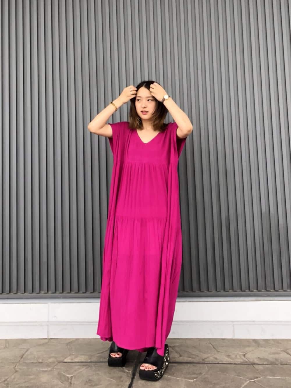 「夏、休日スタイル、ロングワンピース、ピンク、ワンピース、ciaopanic」｜「CIAOPANICのクレープティアードワンピース（ワンピース、ピンク系）」を使った、msdaskさん（レディース・155cm）の春コーディネートの1枚目の写真