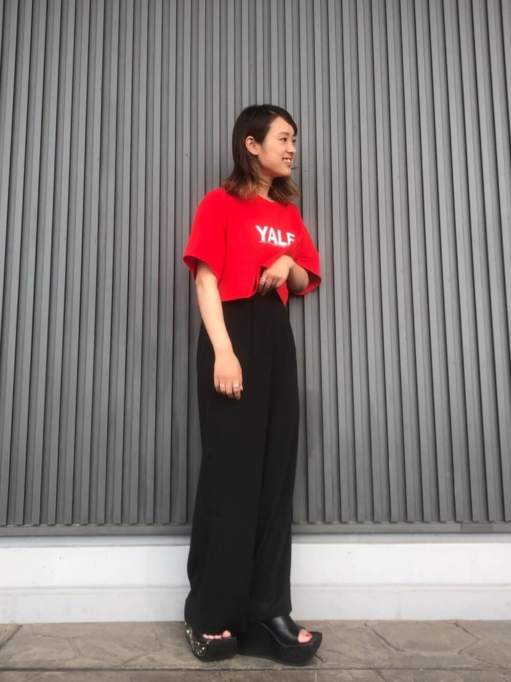 「黒、ロゴT、厚底サンダル、ciaopanic」｜「CIAOPANICの透かしチェックパンツ（その他パンツ、ブラック系）」を使った、msdaskさん（レディース・155cm）の夏コーディネートの1枚目の写真