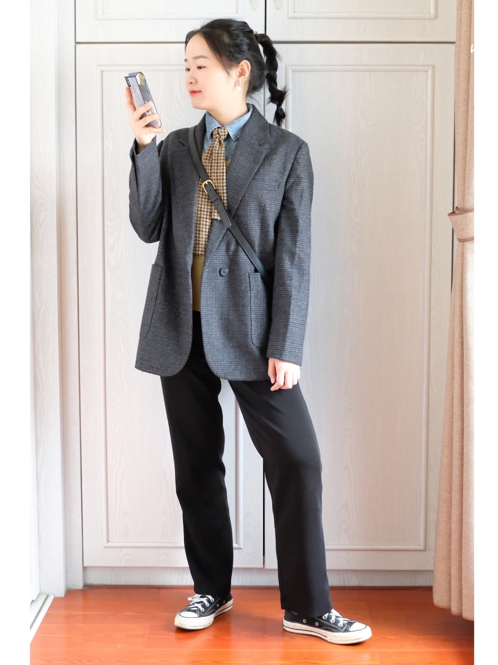 「AULD CATのアイテム（ネクタイ、グリーン系）」を使った、ciciさん（レディース・162cm）の秋コーディネートの1枚目の写真