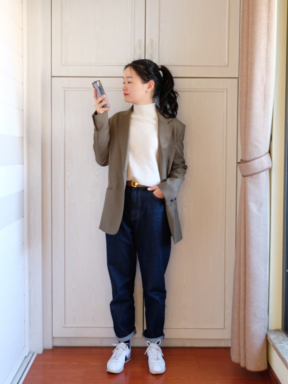 「youdefinemeのアイテム（ベルト、ブラウン系）」を使った、ciciさん（レディース・162cm）の秋コーディネートの1枚目の写真