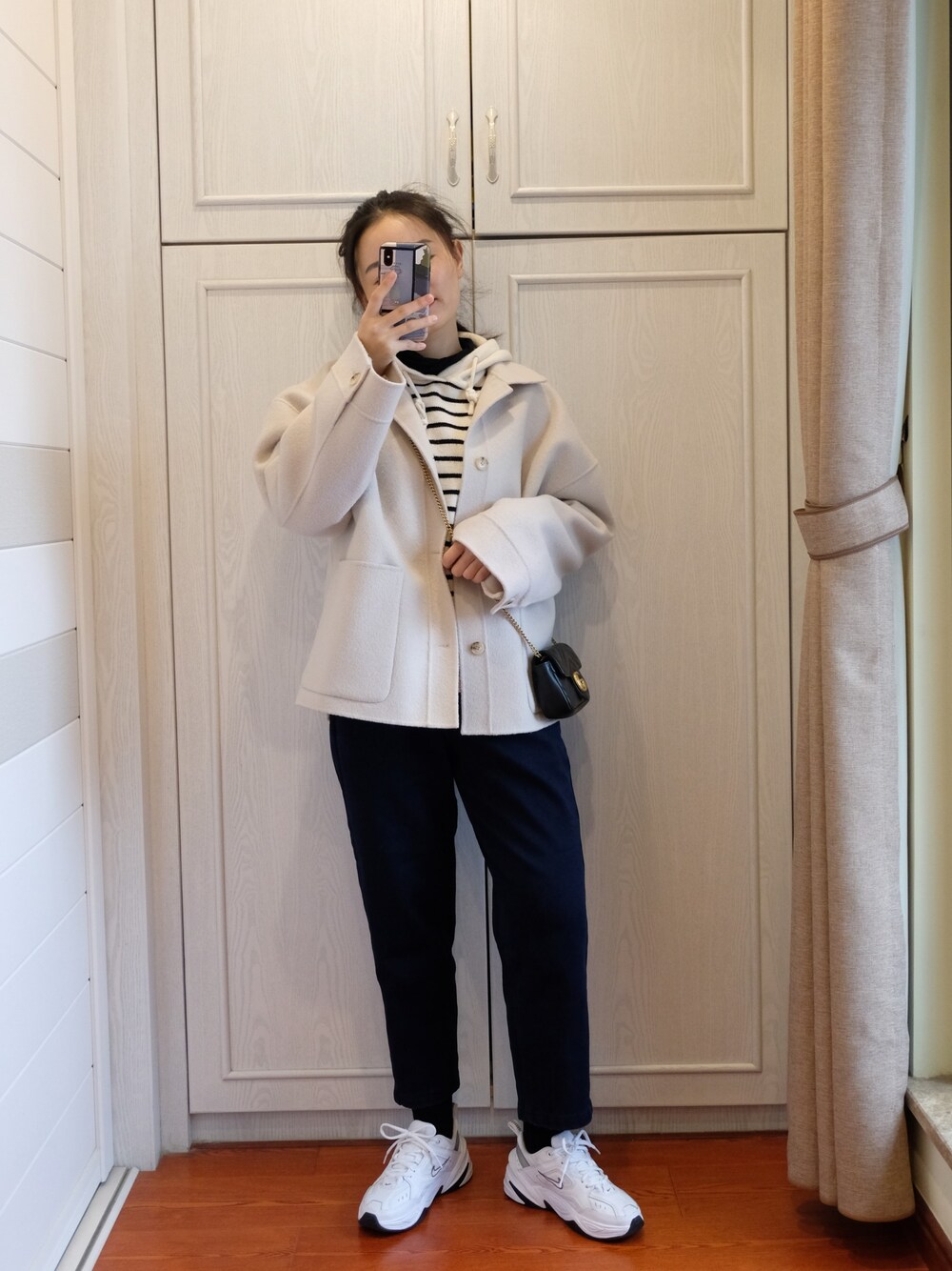 「GUCCIのアイテム（ショルダーバッグ、ブラック系）」を使った、ciciさん（レディース・162cm）の秋コーディネートの1枚目の写真