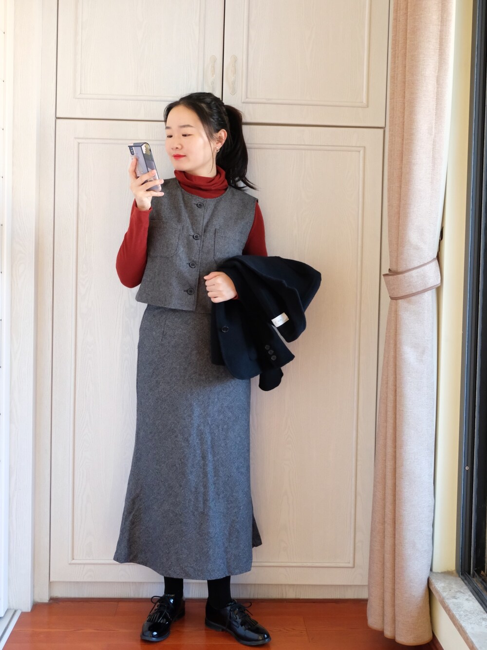 「TATAのアイテム（ドレスシューズ、ブラック系）」を使った、ciciさん（レディース・162cm）の冬コーディネートの1枚目の写真