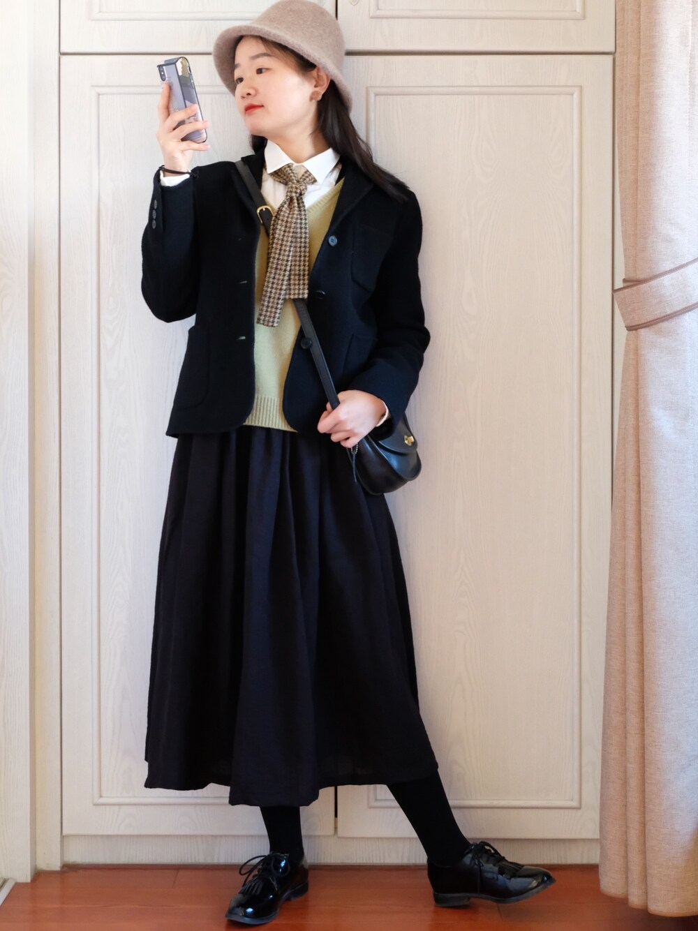 「COACHのアイテム（ショルダーバッグ、ブラック系）」を使った、ciciさん（レディース・162cm）の冬コーディネートの1枚目の写真