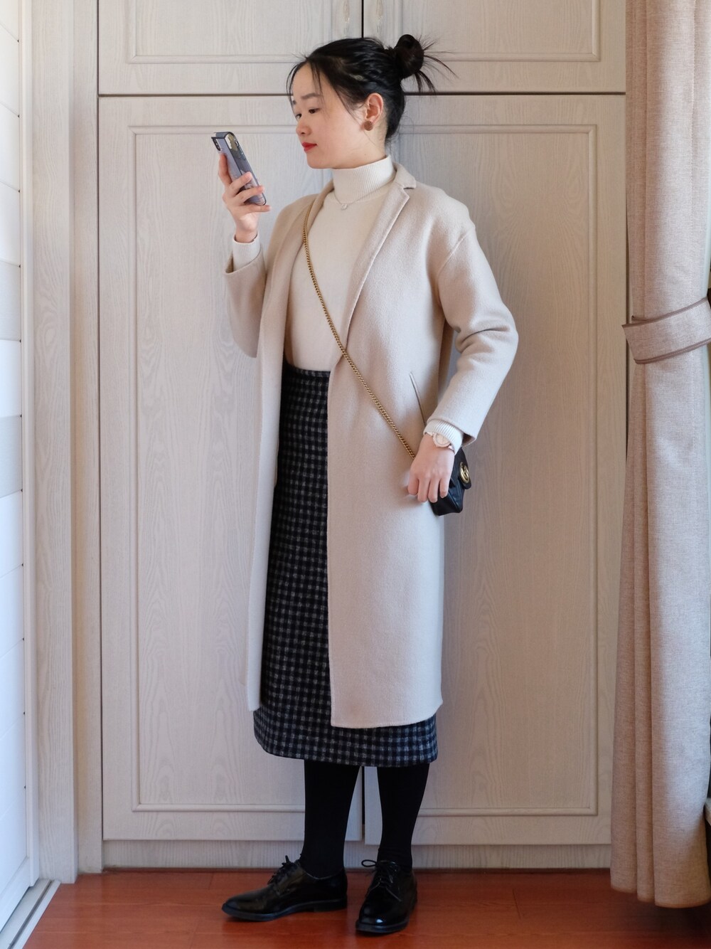 「GUCCIのアイテム（ショルダーバッグ、ブラック系）」を使った、ciciさん（レディース・162cm）の冬コーディネートの1枚目の写真