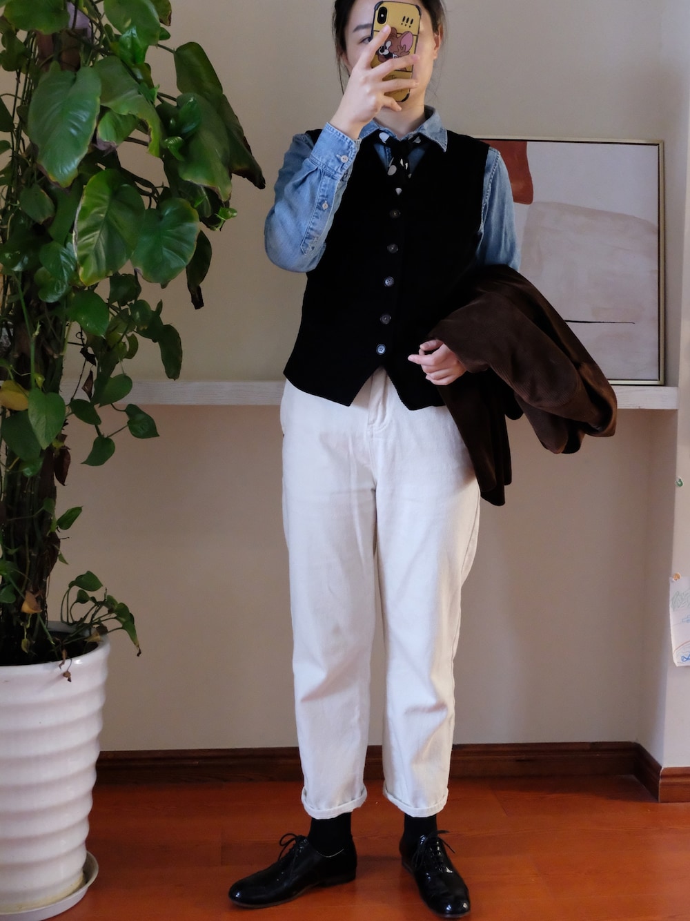 「三日一市のアイテム（ベスト、ブラック系）」を使った、ciciさん（レディース・162cm）の冬コーディネートの1枚目の写真