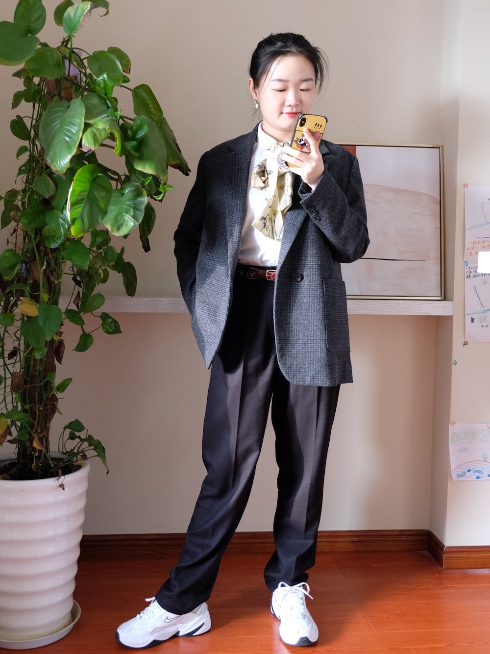 「TOMBOYのアイテム（スーツジャケット、グレー系）」を使った、ciciさん（レディース・162cm）の冬コーディネートの1枚目の写真