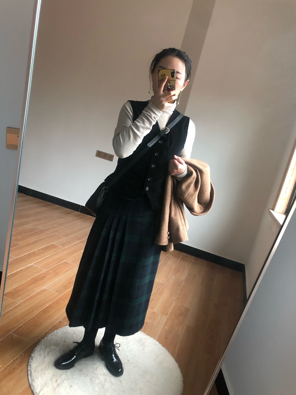 「三日一市のアイテム（ベスト、ブラック系）」を使った、ciciさん（レディース・162cm）の冬コーディネートの1枚目の写真