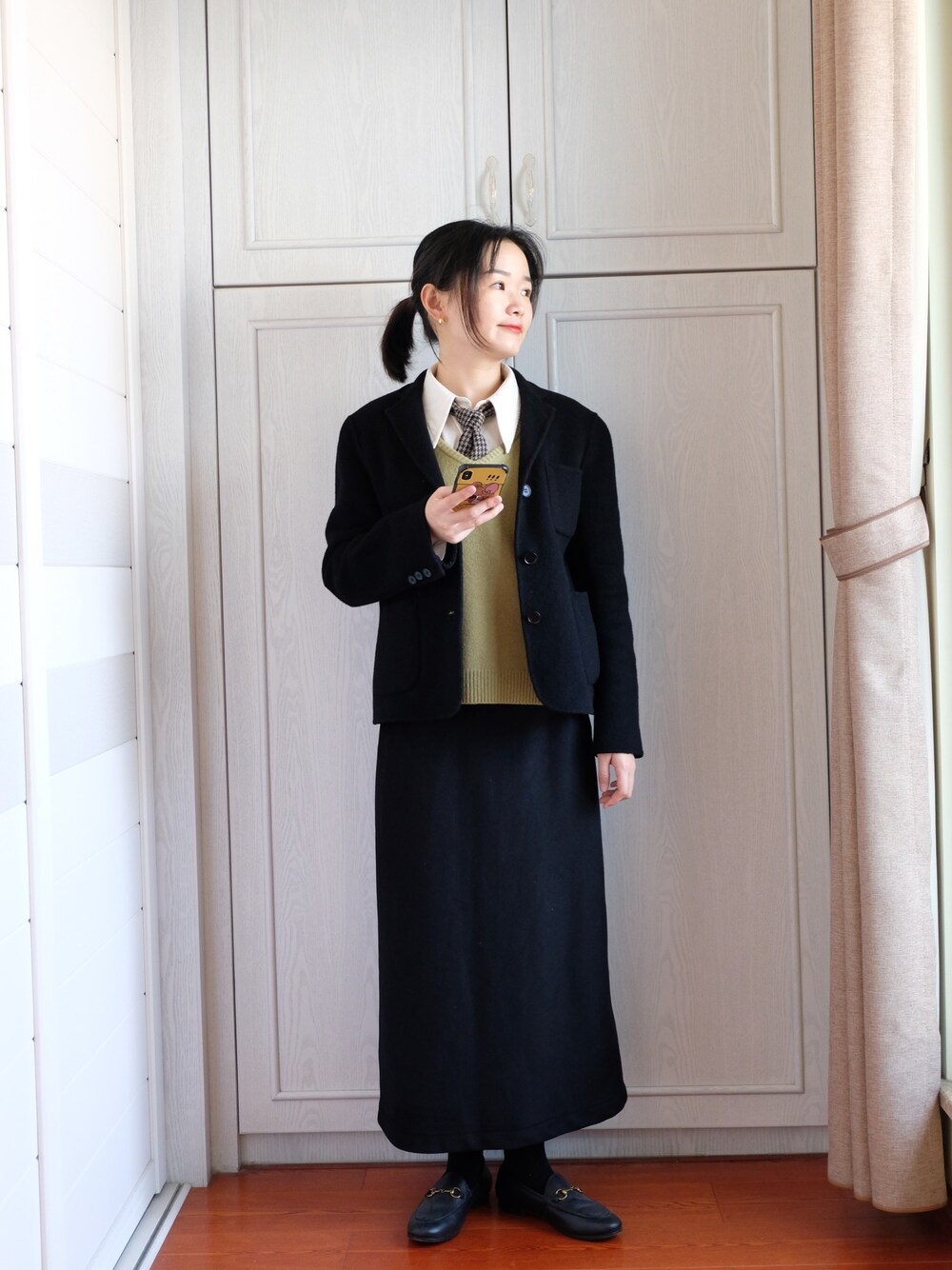 「三日一市のアイテム（タンクトップ、グリーン系）」を使った、ciciさん（レディース・162cm）の冬コーディネートの1枚目の写真
