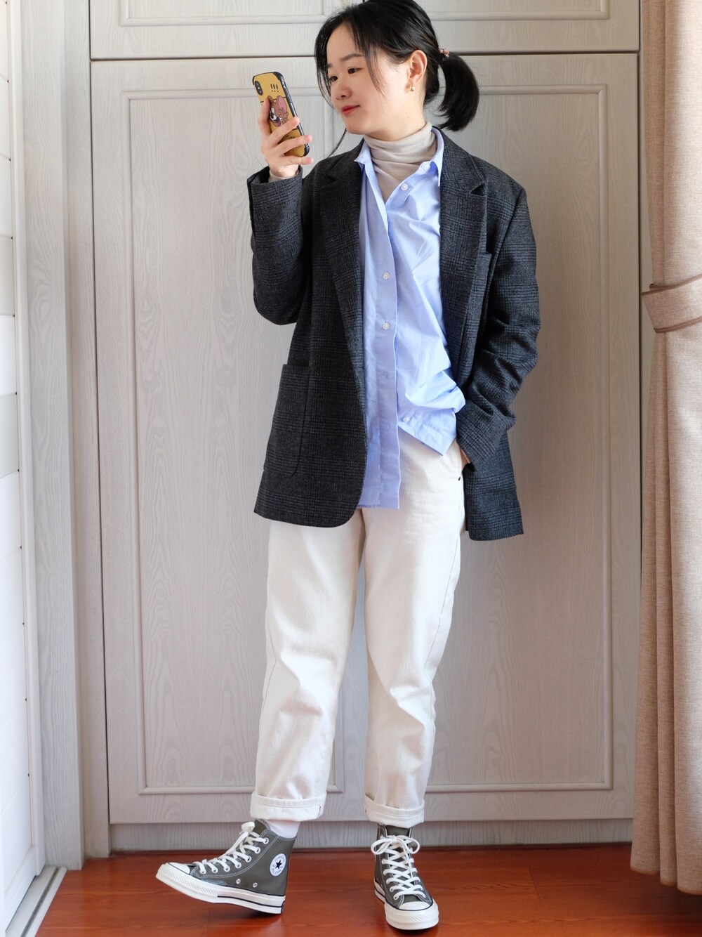 「UNIQLOのアイテム（シャツ/ブラウス、ブルー系）」を使った、ciciさん（レディース・162cm）の冬コーディネートの1枚目の写真